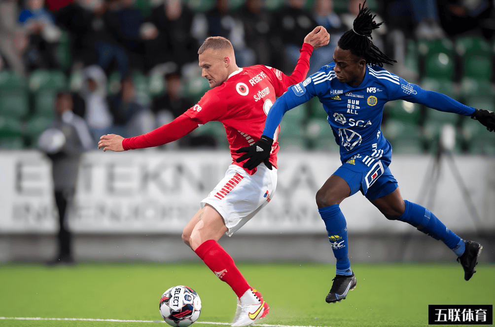 阿贾克斯主力中场表现抢眼,团队实力日趋提升,振奋人心的简单介绍 阿贾克斯主力中场表现抢眼,团队实力日趋提升,振奋人心的简单介绍