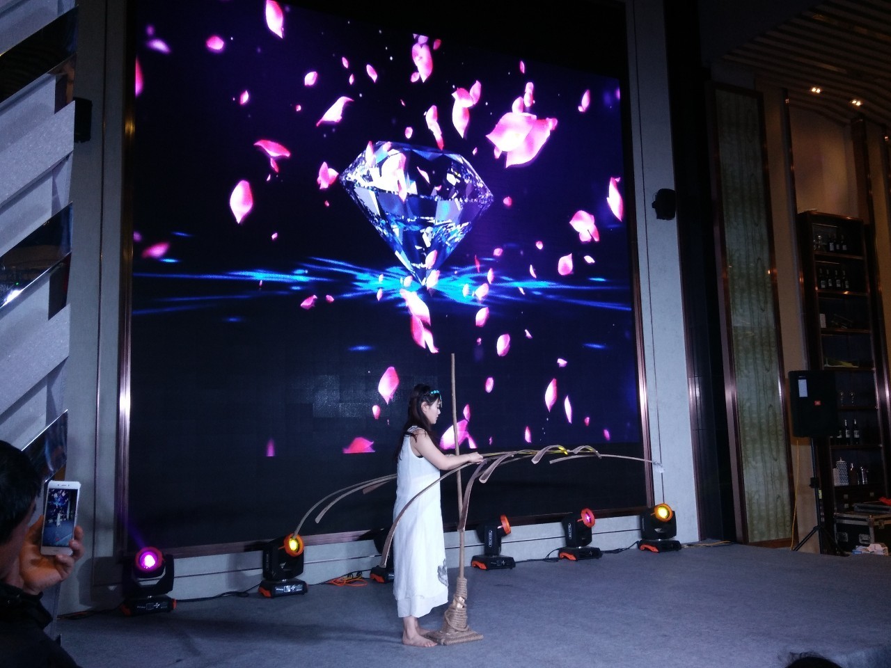 开云体育登录-EG翻盘BRO，Ming操刀奇招英雄翻盘强强对话入围赛，点燃全场激情