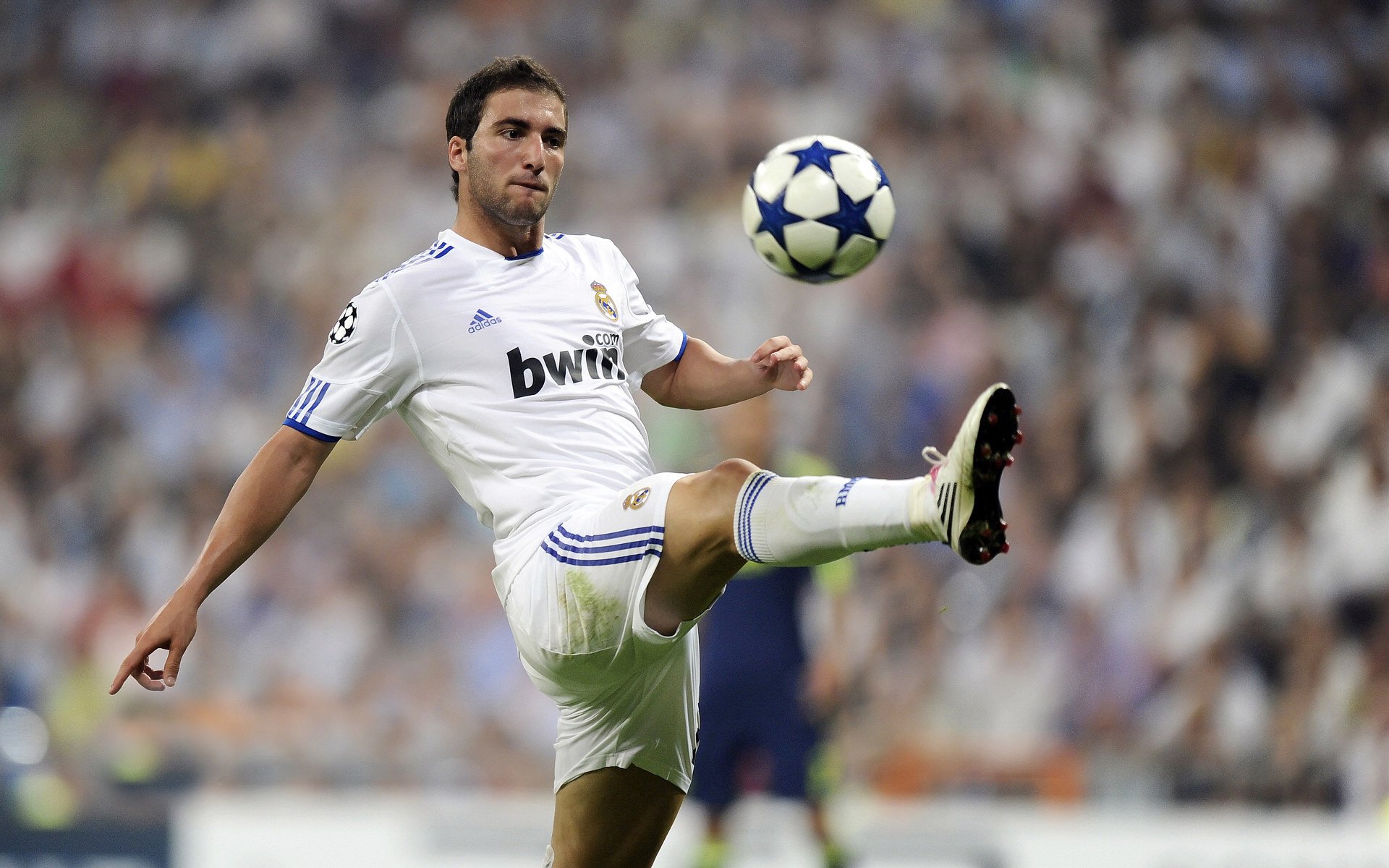 美加墨世界杯之夜，皮克的焦点时刻，老将光芒点亮北美绿茵