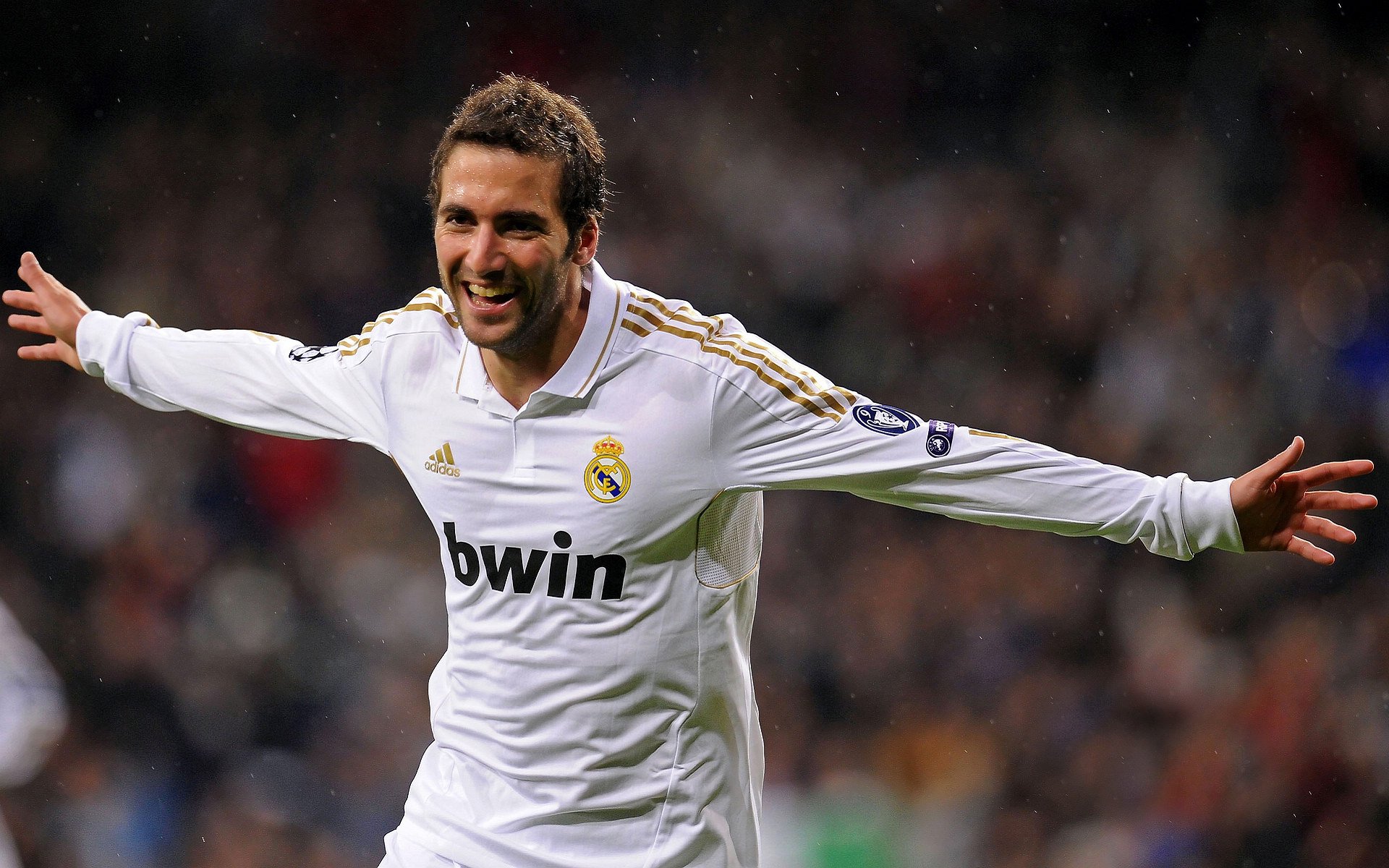 金玟哉冠军级表现，哥斯达黎加冲垮马赛，防守艺术与进攻风暴的交织